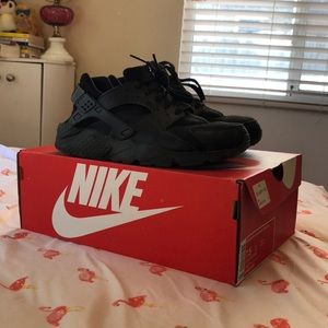 Black Nike Huarache